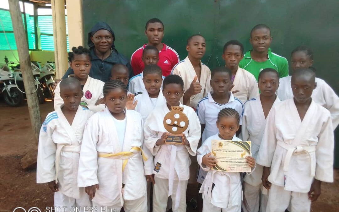 SPORT: “UTILISATION DES ARTS MARTIAUX POUR CONSTRUIRE LA PAIX” LA FOJCAM Y CROIS