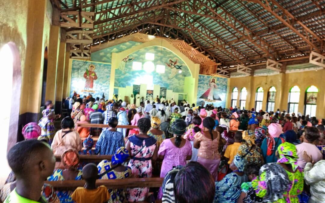 Pâques 2024: diocèse de Bafoussam, la paroisse saint Laurent de Bafou veut reduire les violences, l’incivisme et autres fléaux sociaux ; la FOJCAM …